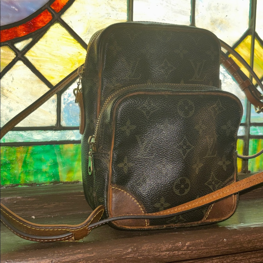 Louis Vuitton Authentic Monogram Amazon Crossbody… - image 1